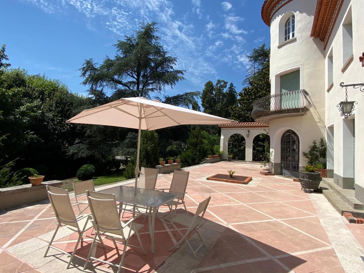 Espectacular Casa Chateau En El Centro De Olot Esterno foto