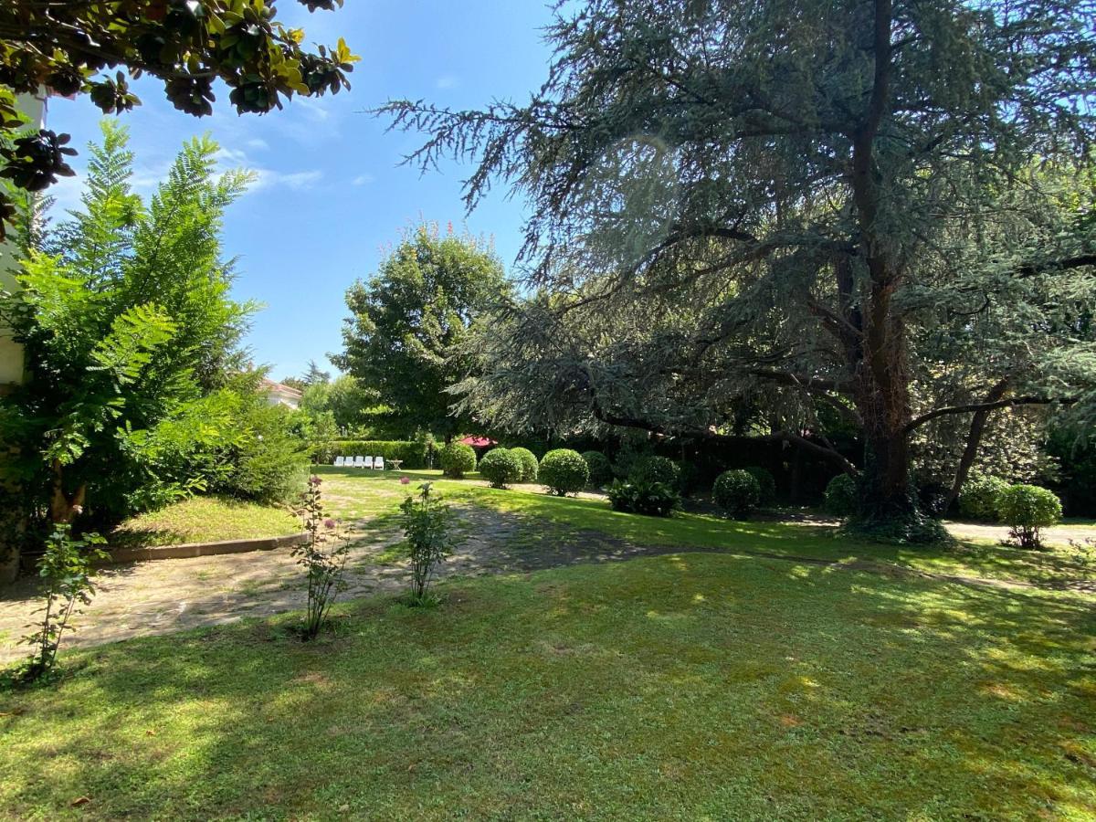 Espectacular Casa Chateau En El Centro De Olot Esterno foto