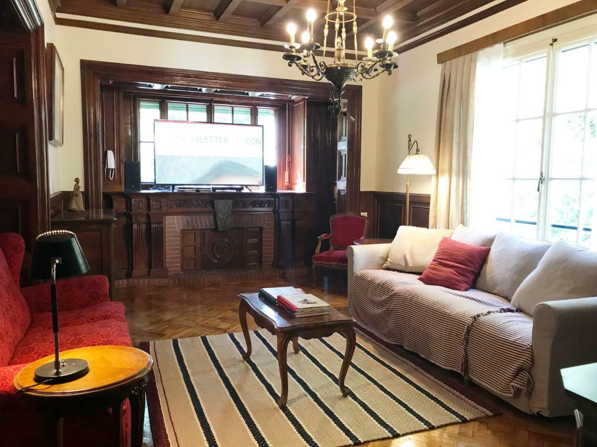 Espectacular Casa Chateau En El Centro De Olot Esterno foto